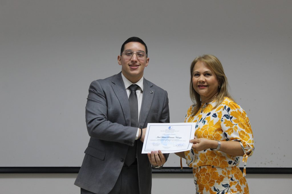 Mgtr. Fernando Alonzo y Mgtr. Ivonne aRROCHA