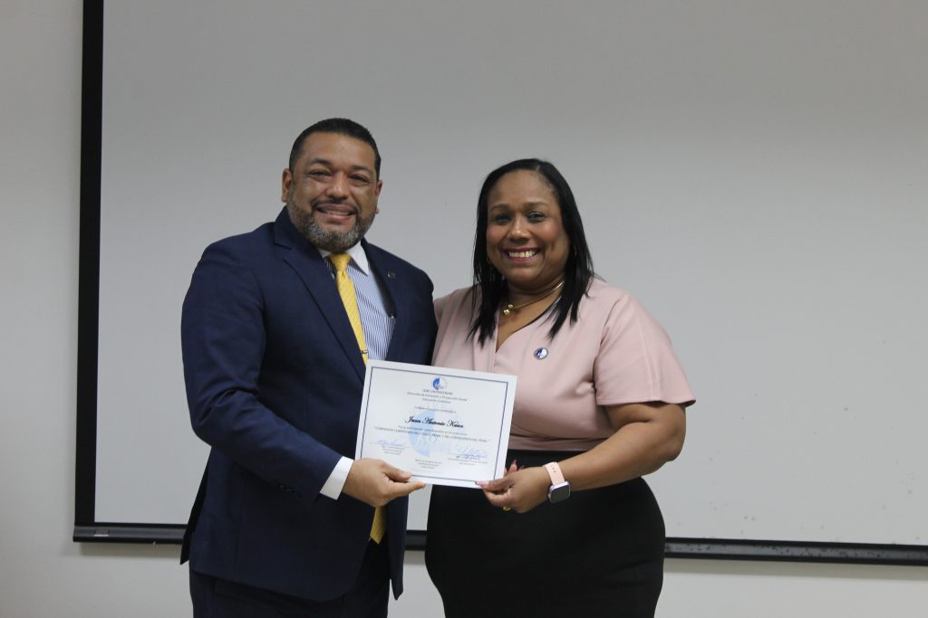 Mgtr. Juan Kuan y mgtr. Xiomara Arrocha Ramos