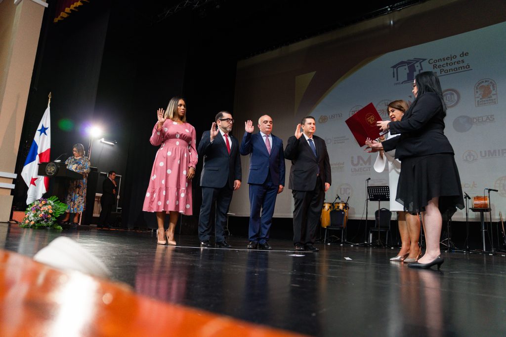 PRESIDENTE CONSEJO DE RECTORES (post) (25)