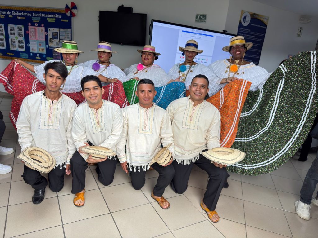 WhatsApp Image 2025-10-24 at 11.41.36 AM_GRADUADO ISAE